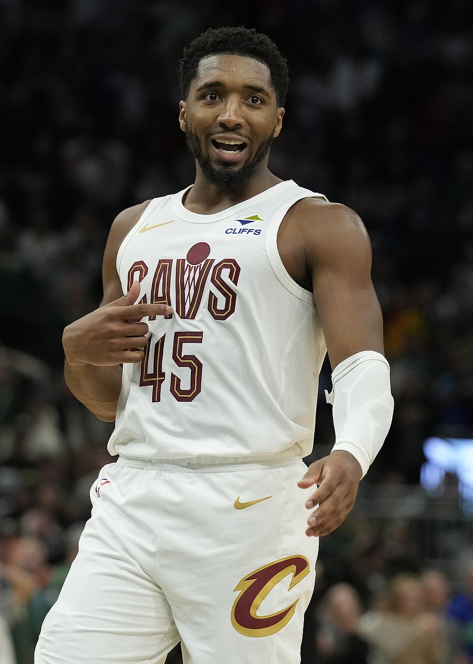 半岛体育APP下载-密尔沃基雄鹿围绕全明星赛状态回暖山东泰山战术微调备战全明星赛，Karsa与40激战公牛分钟看傻球迷的简单介绍